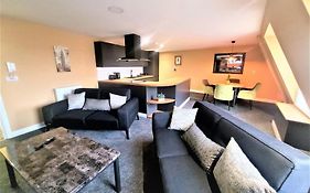 Friary House Serviced Apartments By Roomsbooked - 24Hr Reception